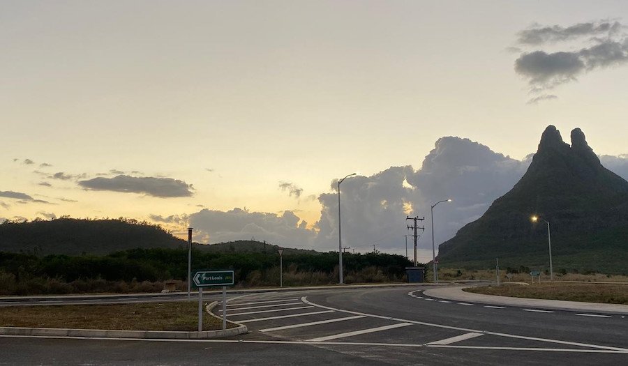Toutes les routes mènent à Port-Louis (même celles qui n’y vont pas)