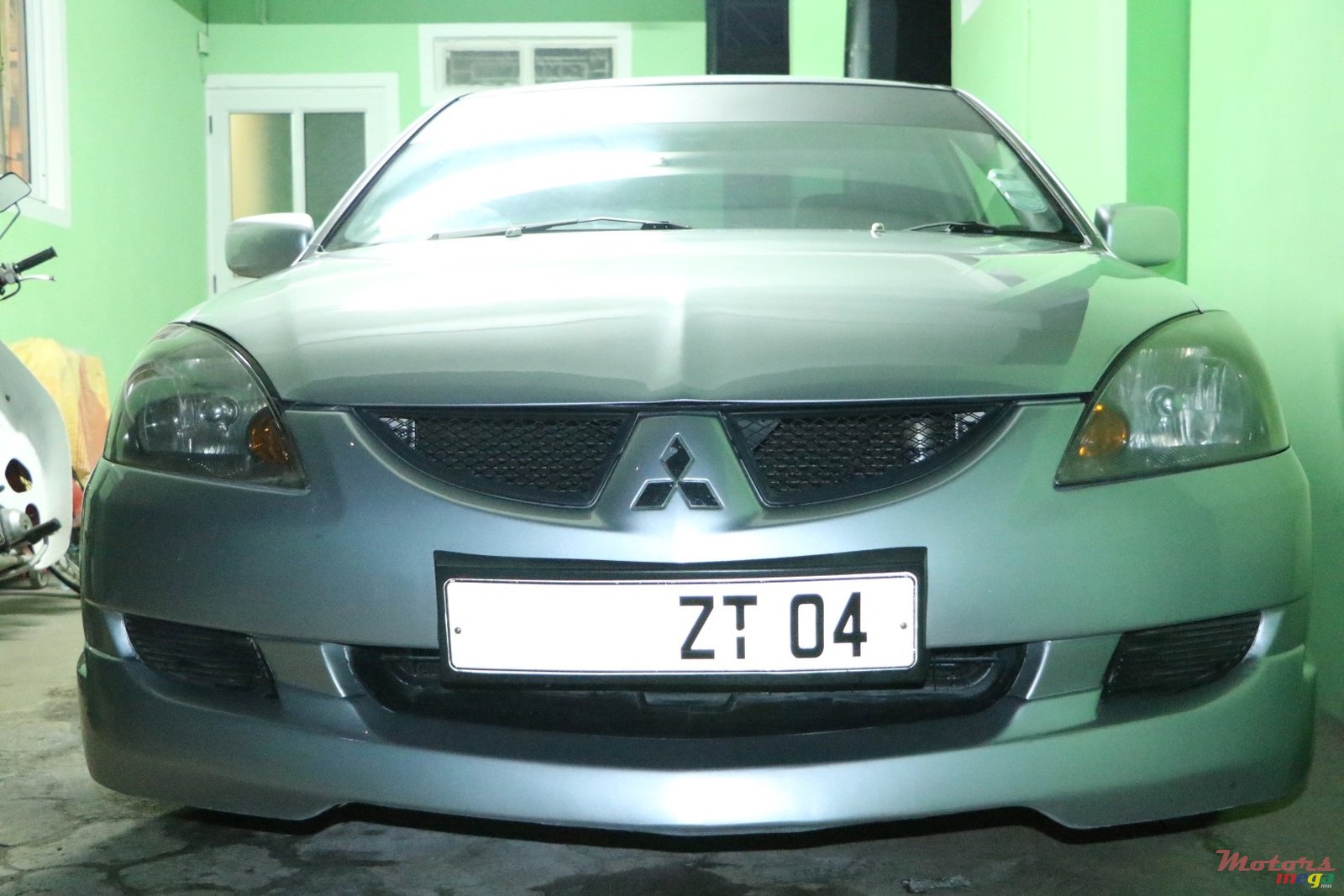 2004' Mitsubishi Lancer GLX photo #1