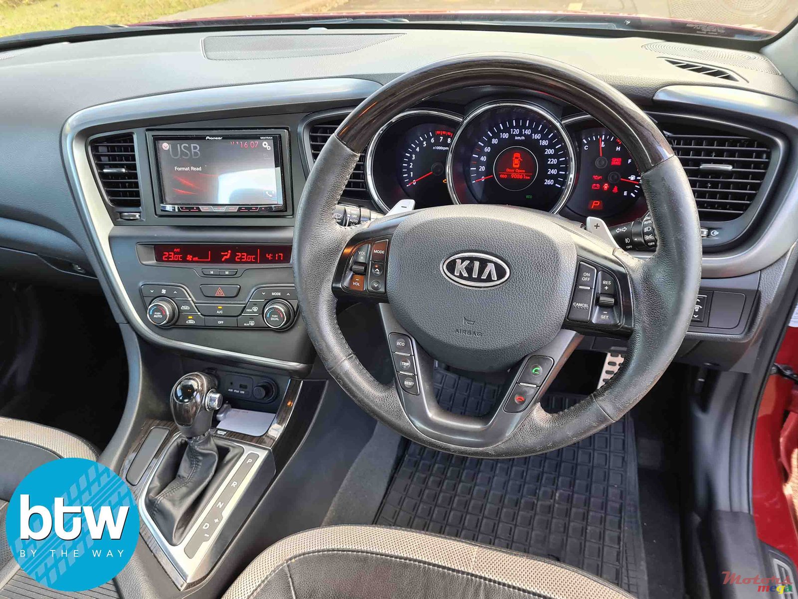 2012' Kia Optima photo #5