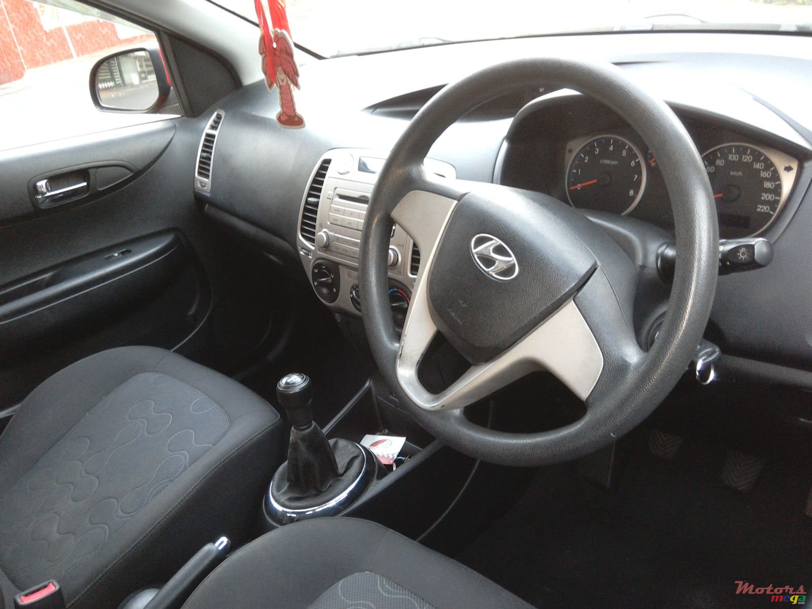 2011' Hyundai i20 photo #5