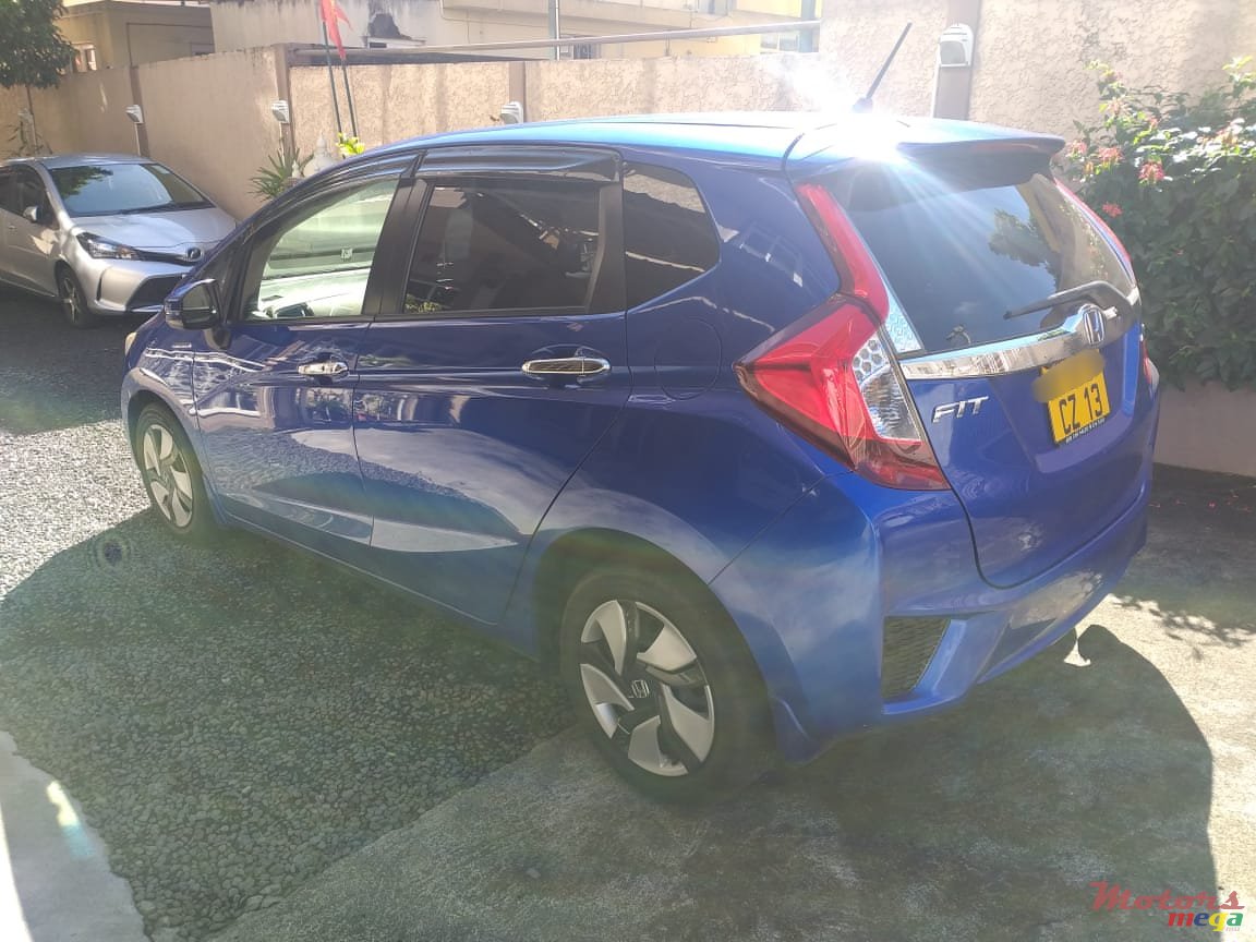 2013' Honda Fit Hybrid photo #3