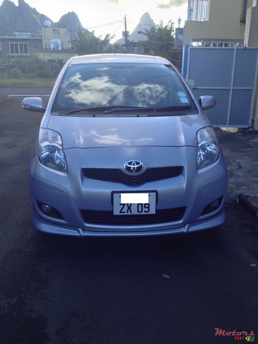 2009' Toyota Vitz photo #3