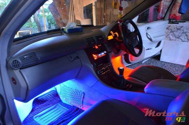 2003' Mercedes-Benz 220 photo #3