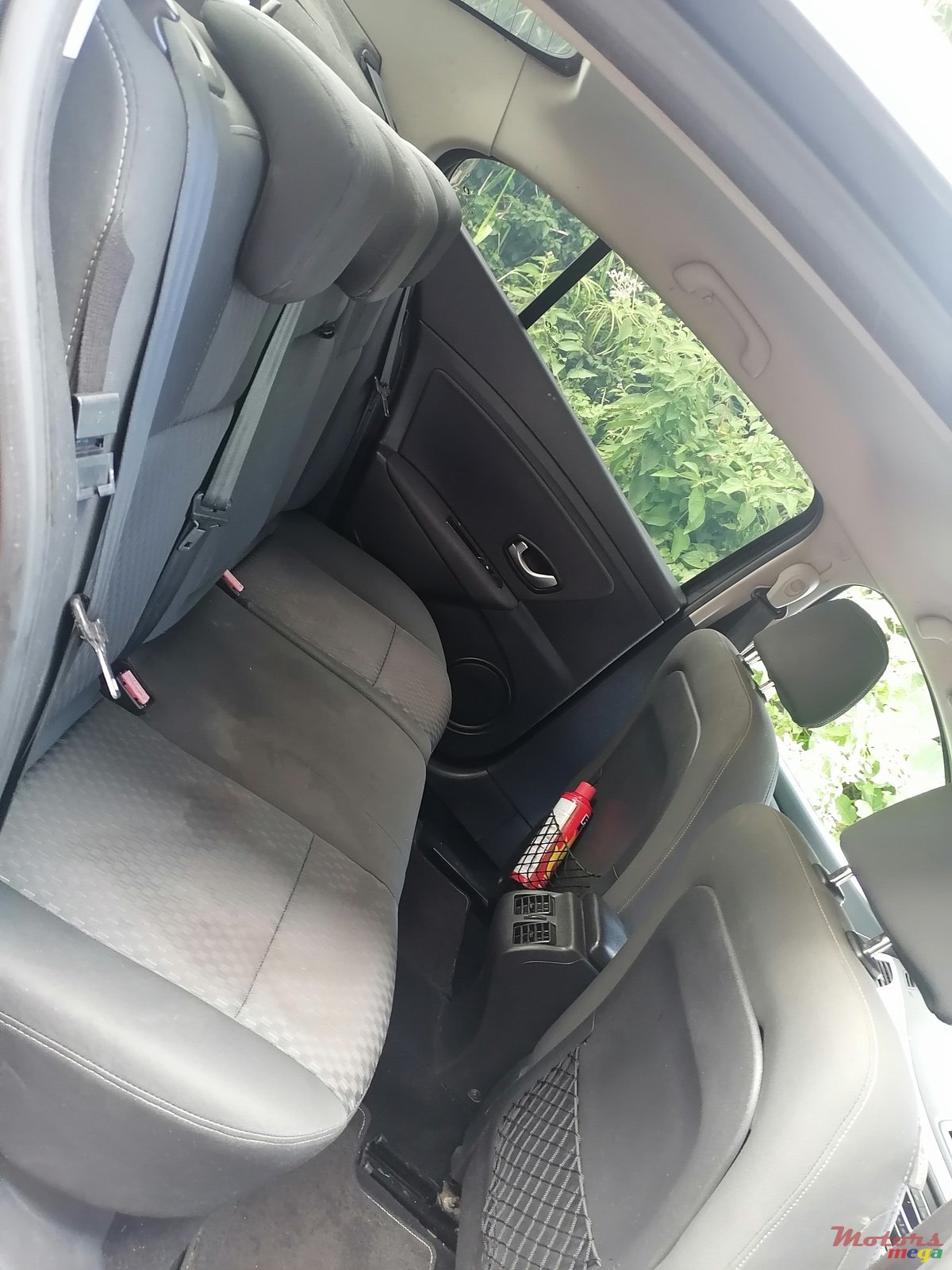 2011' Renault Fluence photo #6