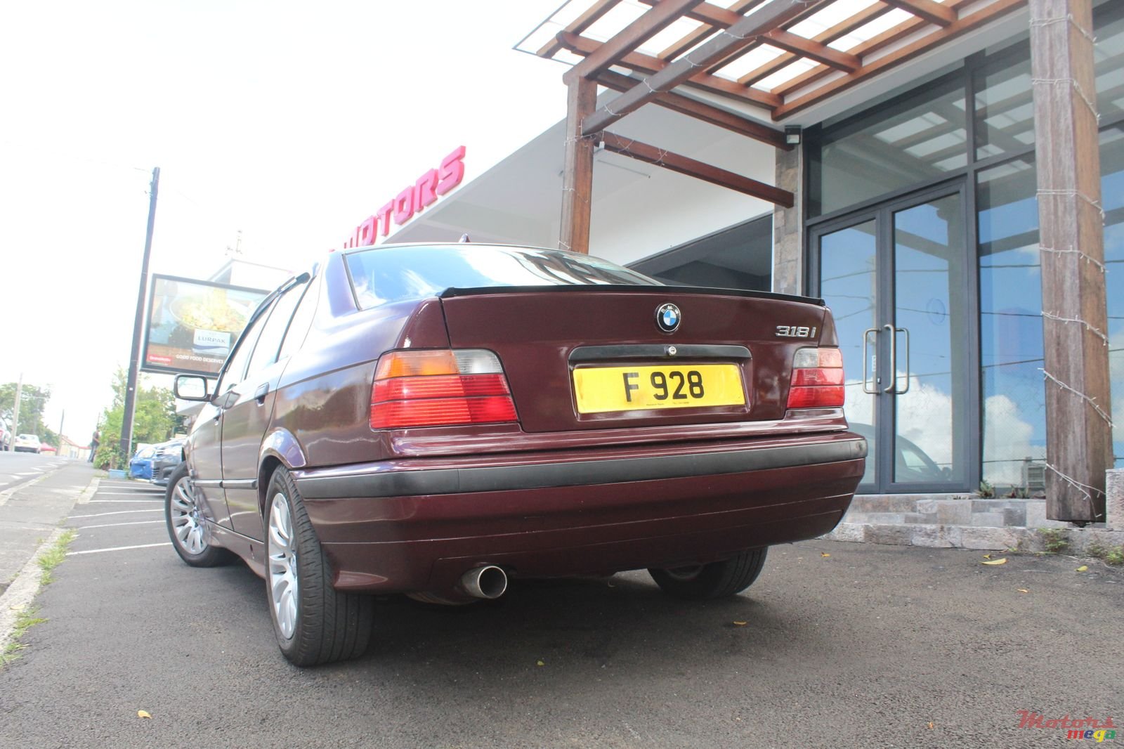 1996' BMW 318 photo #2