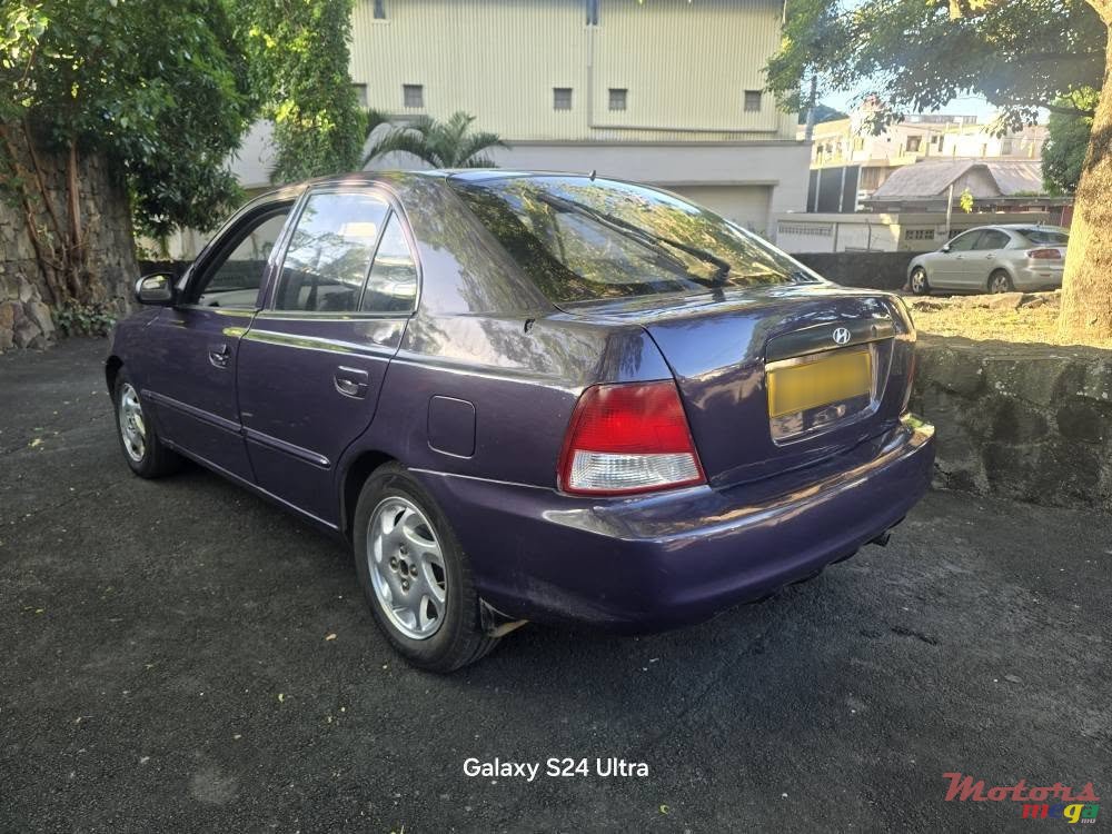2000' Hyundai Accent photo #5