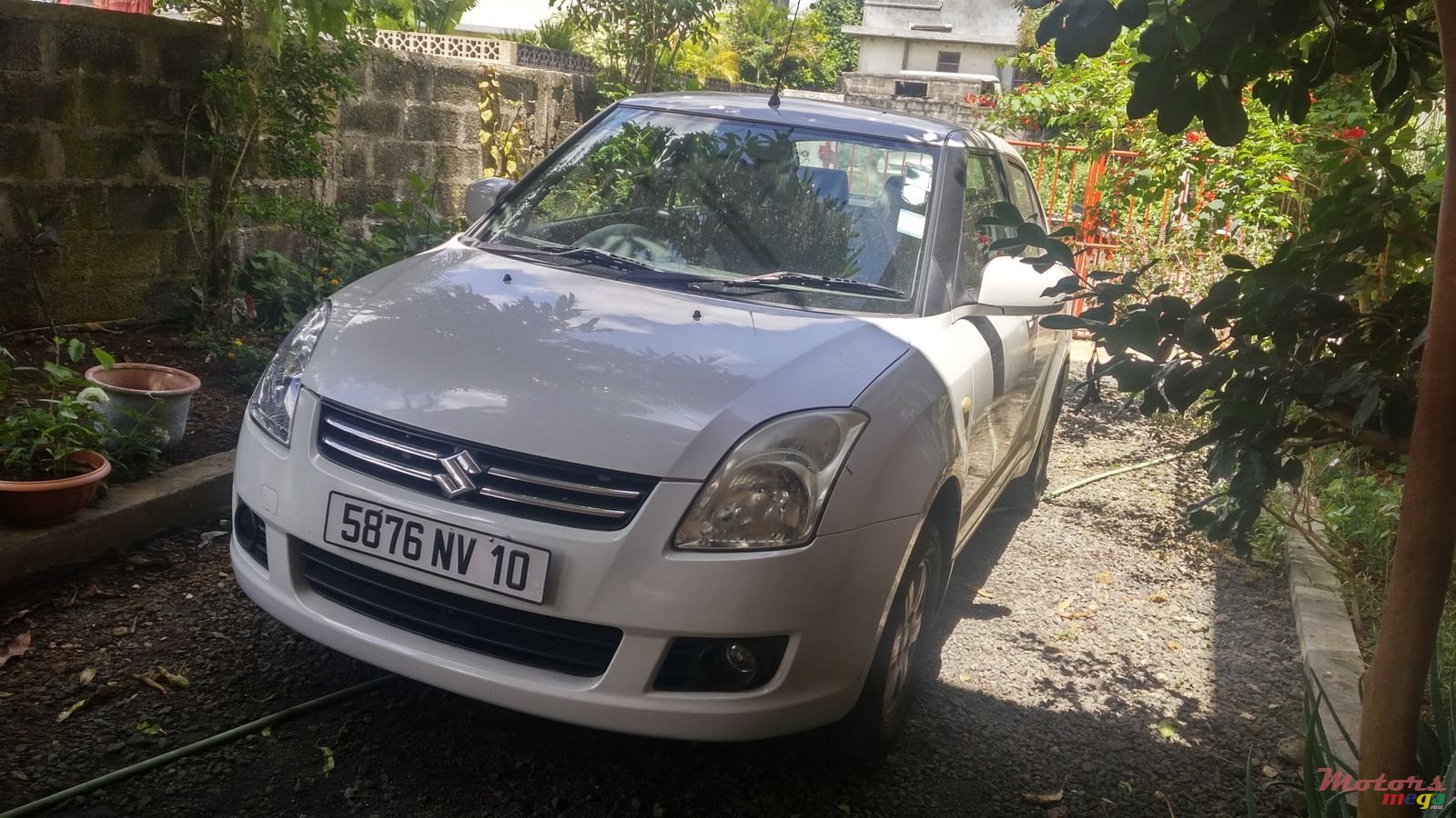 2010' Suzuki Swift Dzire photo #2