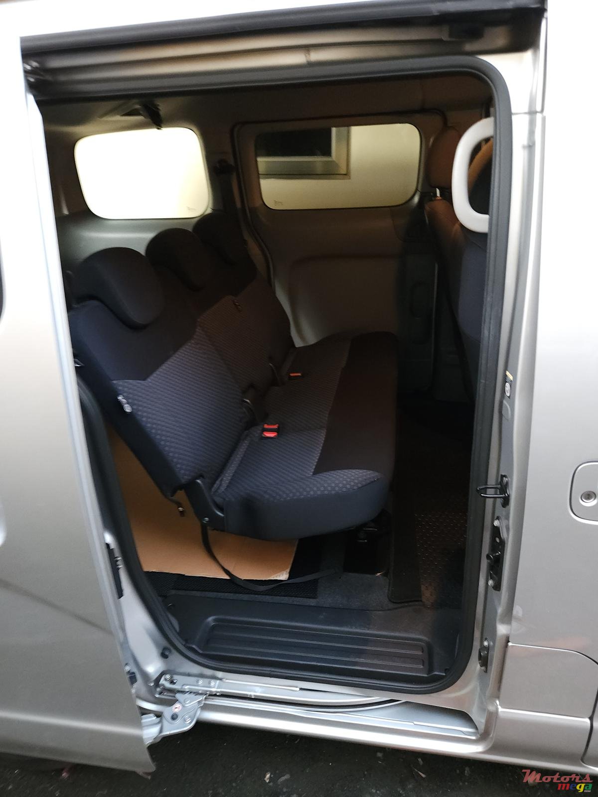 2016' Nissan NV photo #3