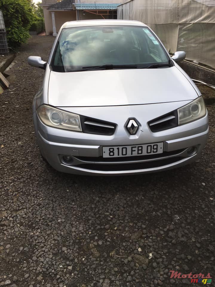 2009' Renault Megane photo #1