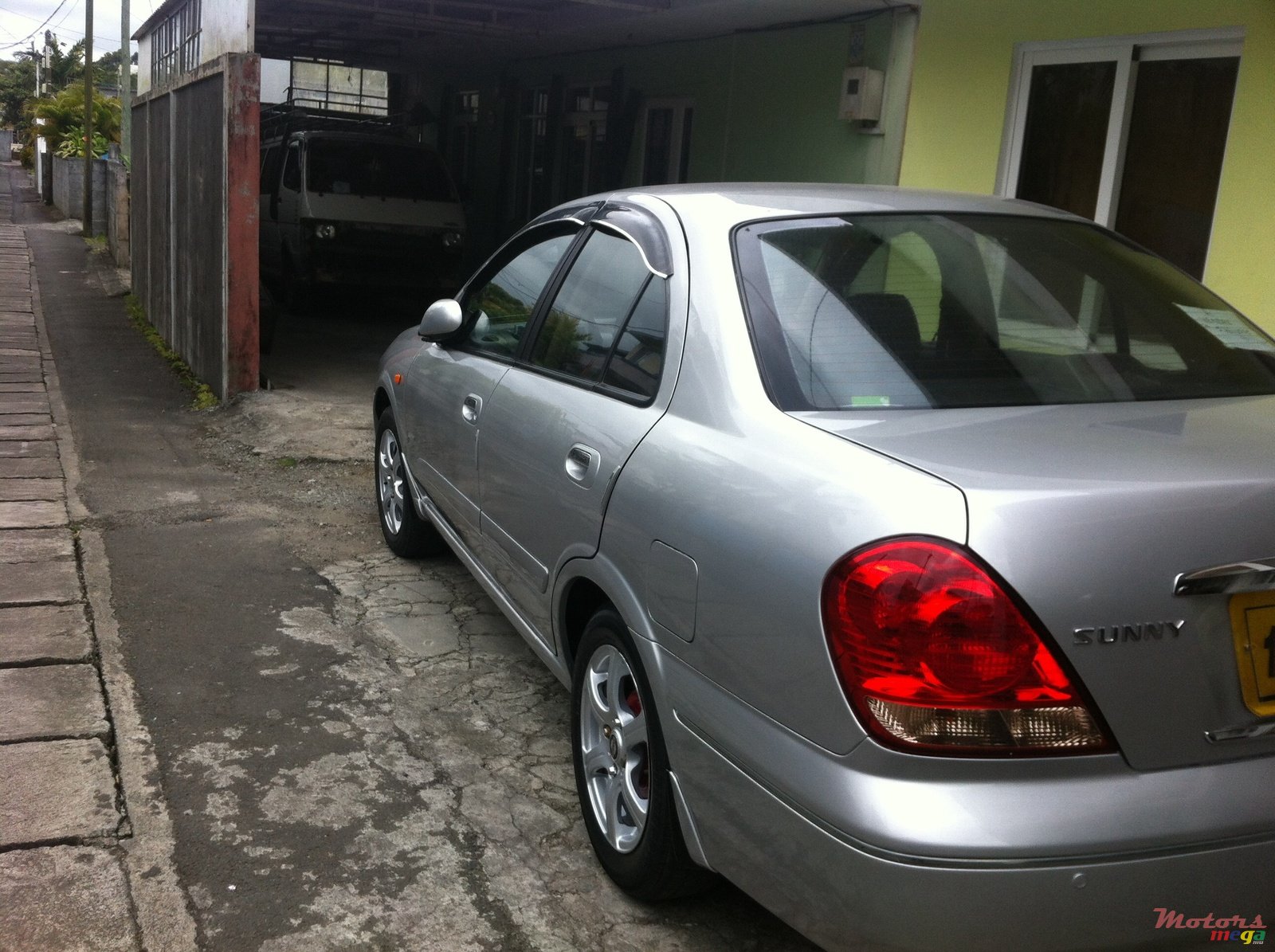 2005' Nissan Sunny photo #2