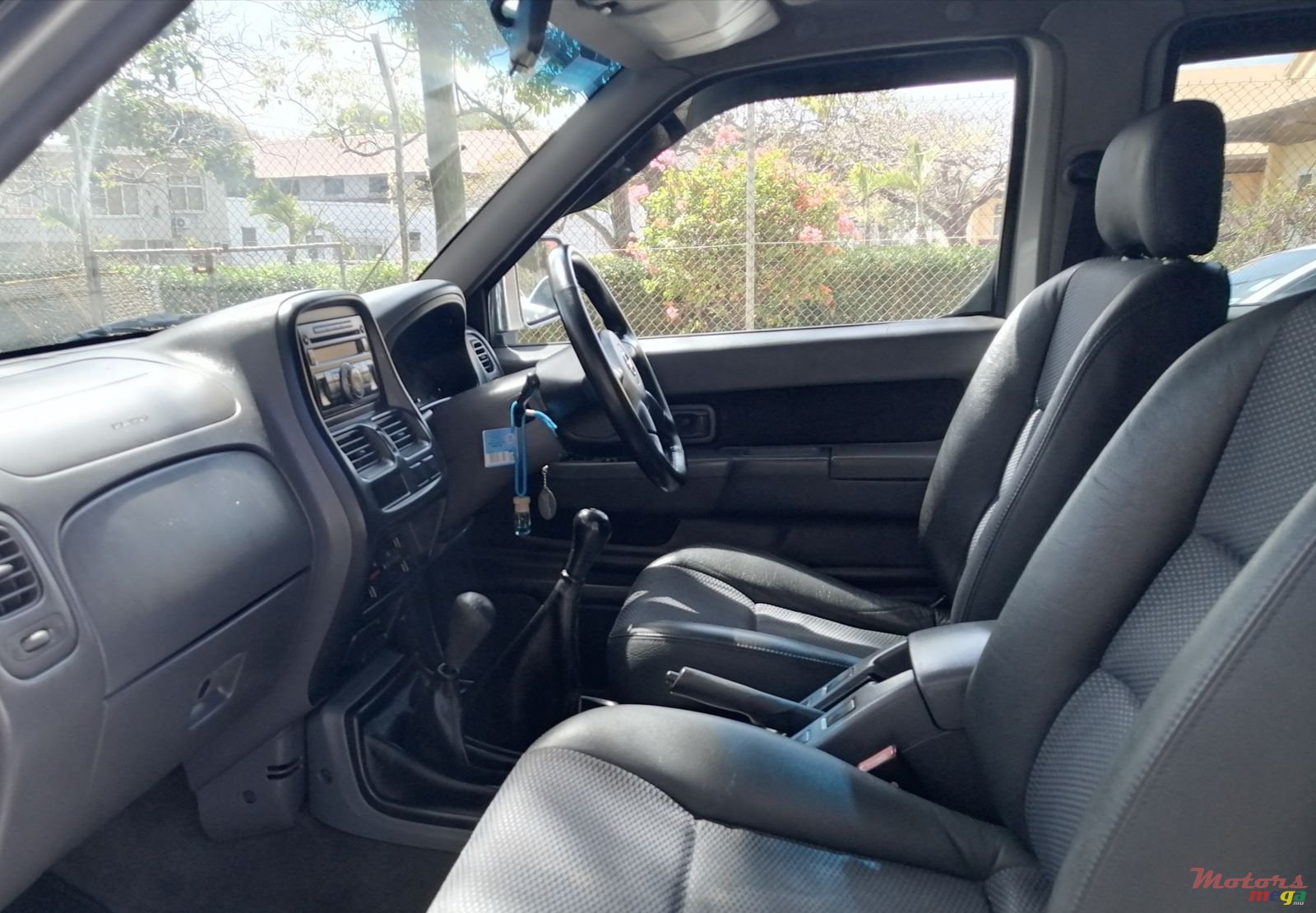 2010' Nissan Hardbody photo #5