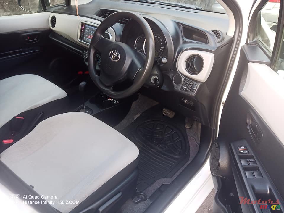 2012' Toyota Vitz 1300cc photo #5