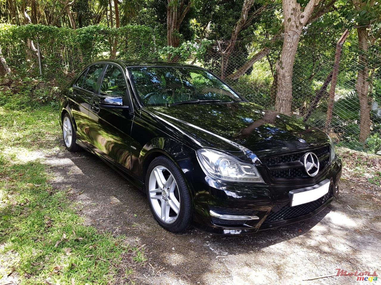 2011' Mercedes-Benz C-Class photo #5