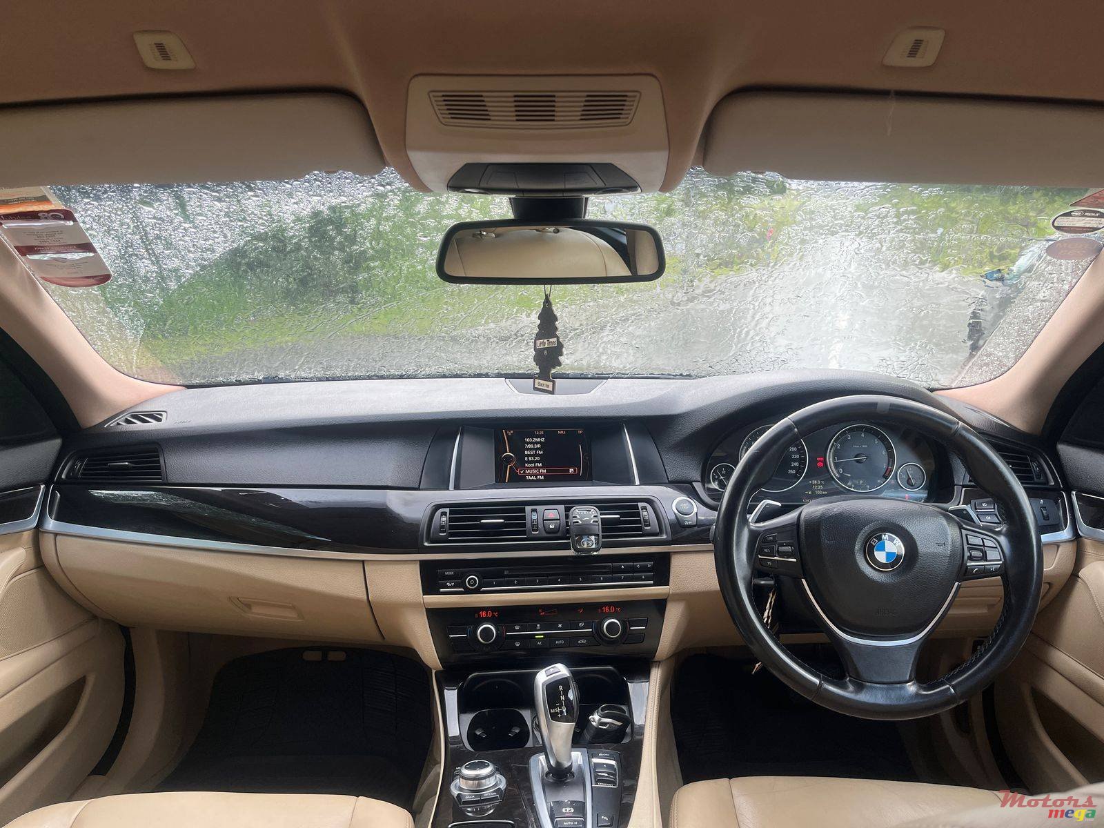 2014' BMW 520 photo #7