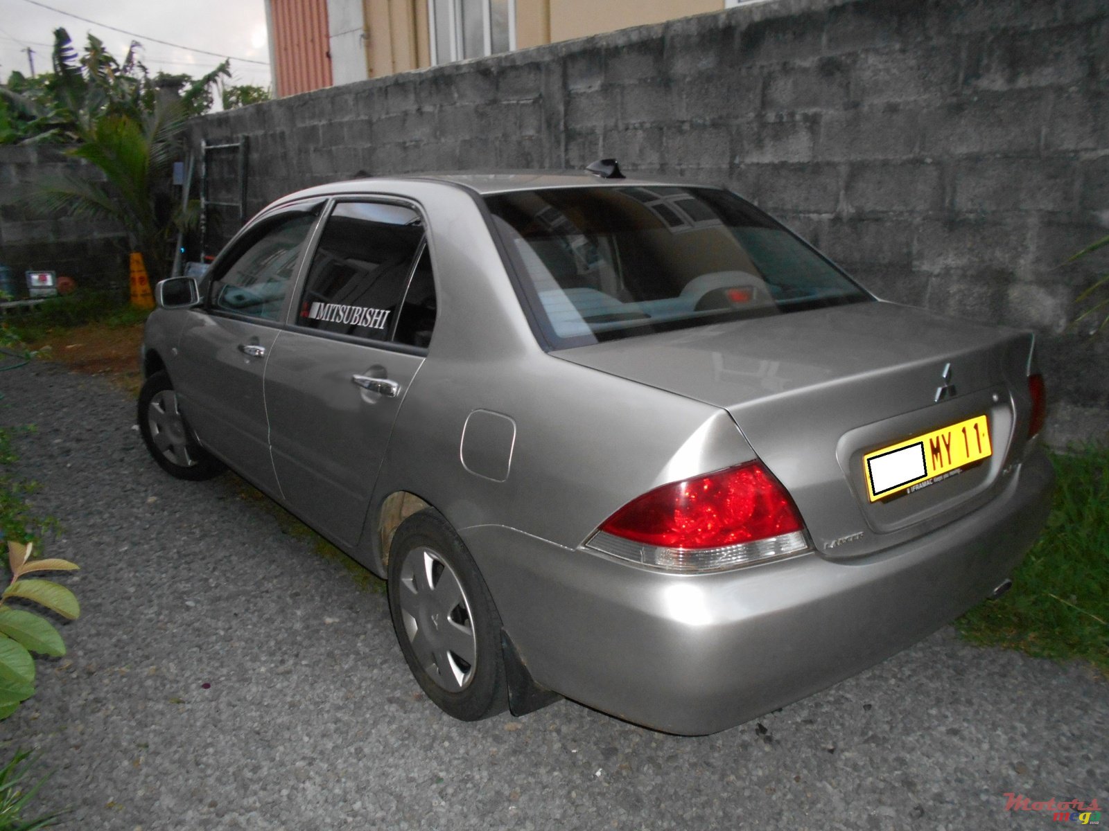 2011' Mitsubishi Lancer GLX photo #1