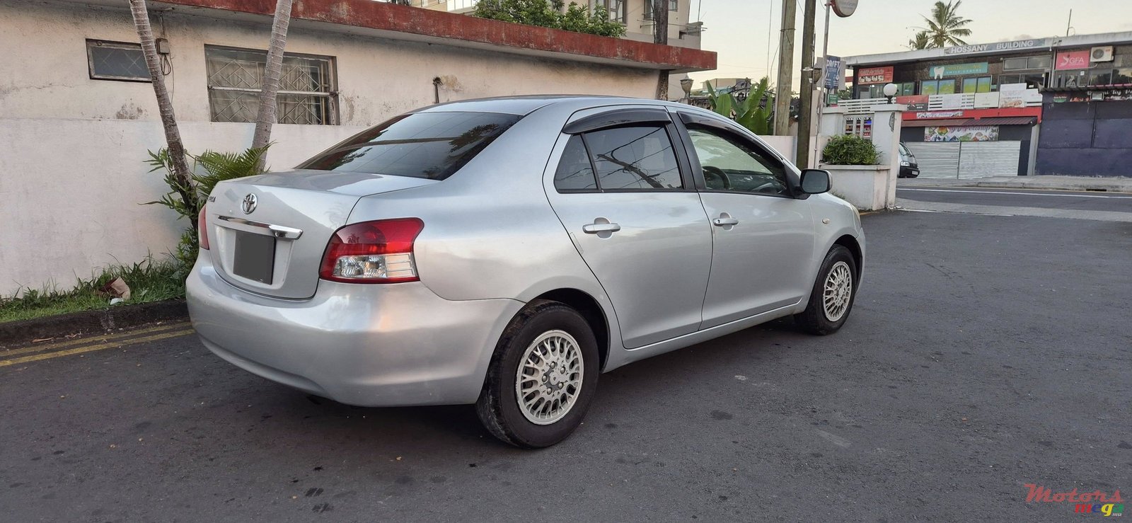 2006' Toyota Belta photo #2