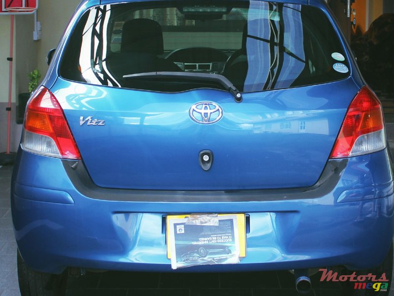 2009' Toyota Vitz photo #3