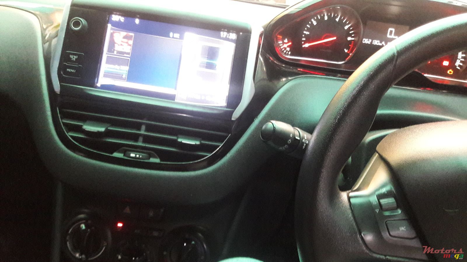 2012' Peugeot 208 Active photo #2