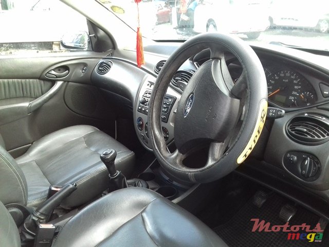 2005' Ford Focus photo #7