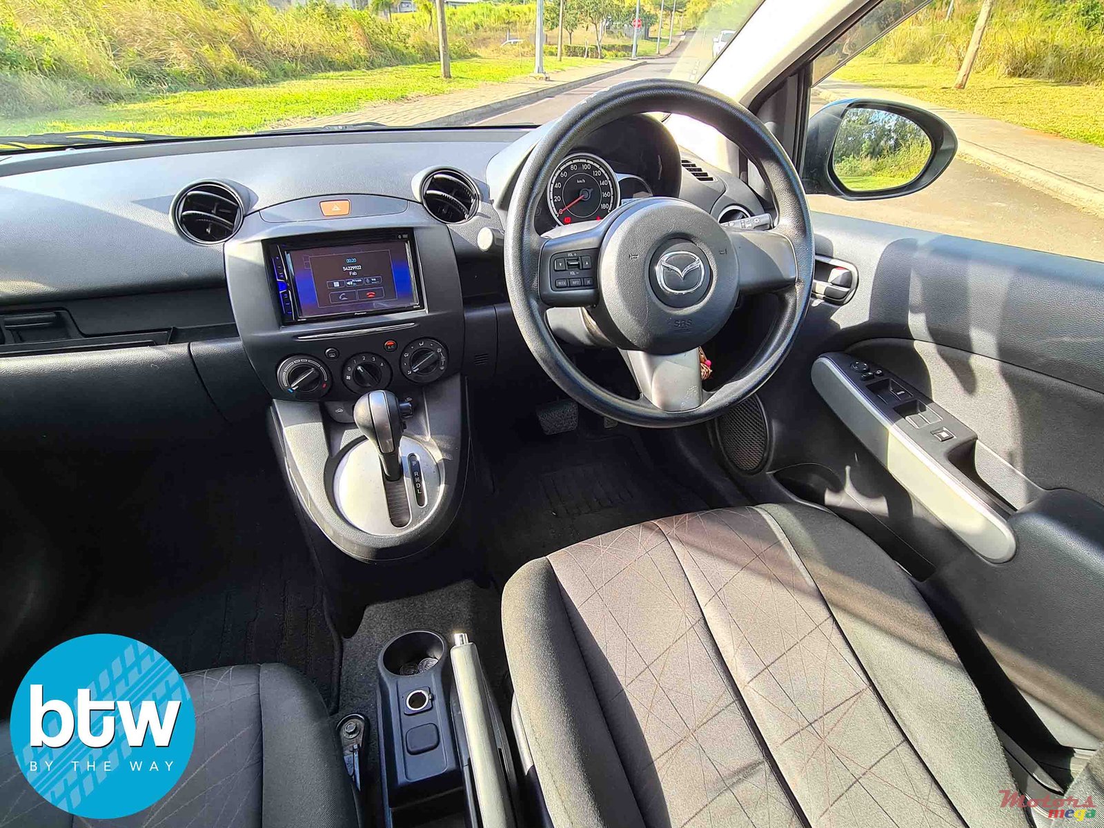 2014' Mazda Demio photo #6