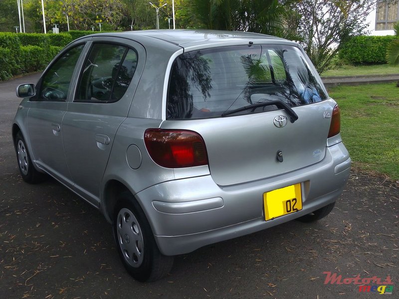 2002' Toyota Vitz photo #3