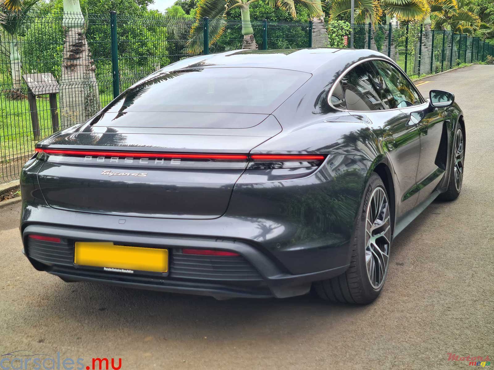 2022' Porsche Taycan 4 S photo #3