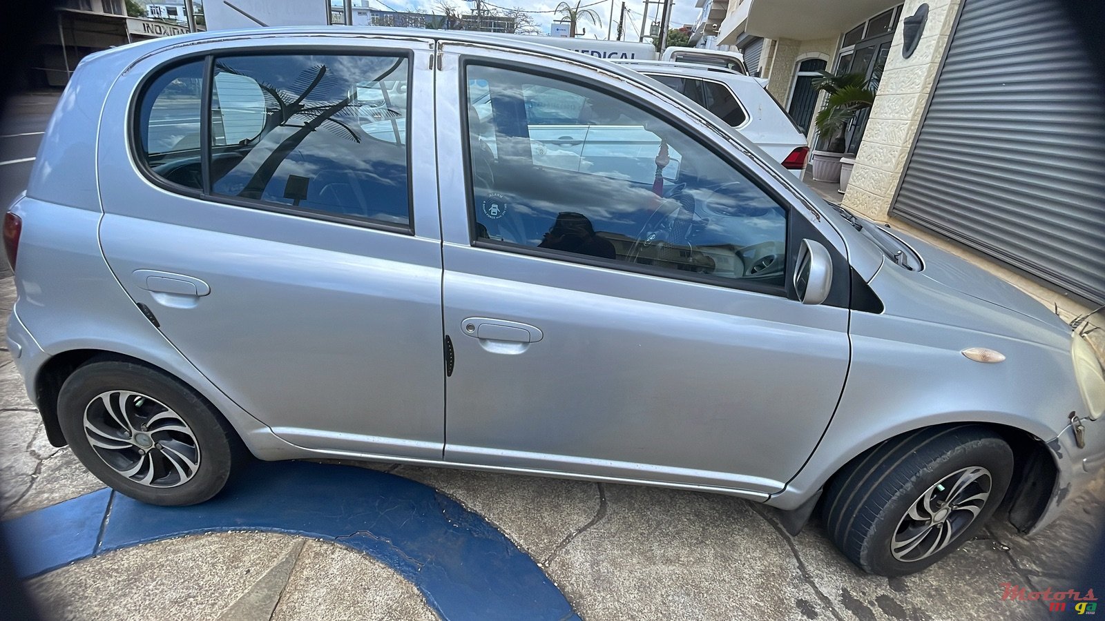 2003' Toyota Vitz photo #5