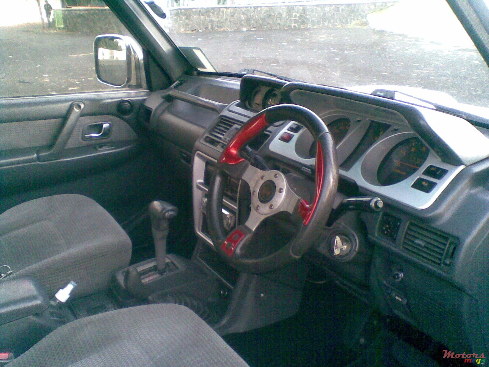 1994' Mitsubishi Pajero X478 photo #2