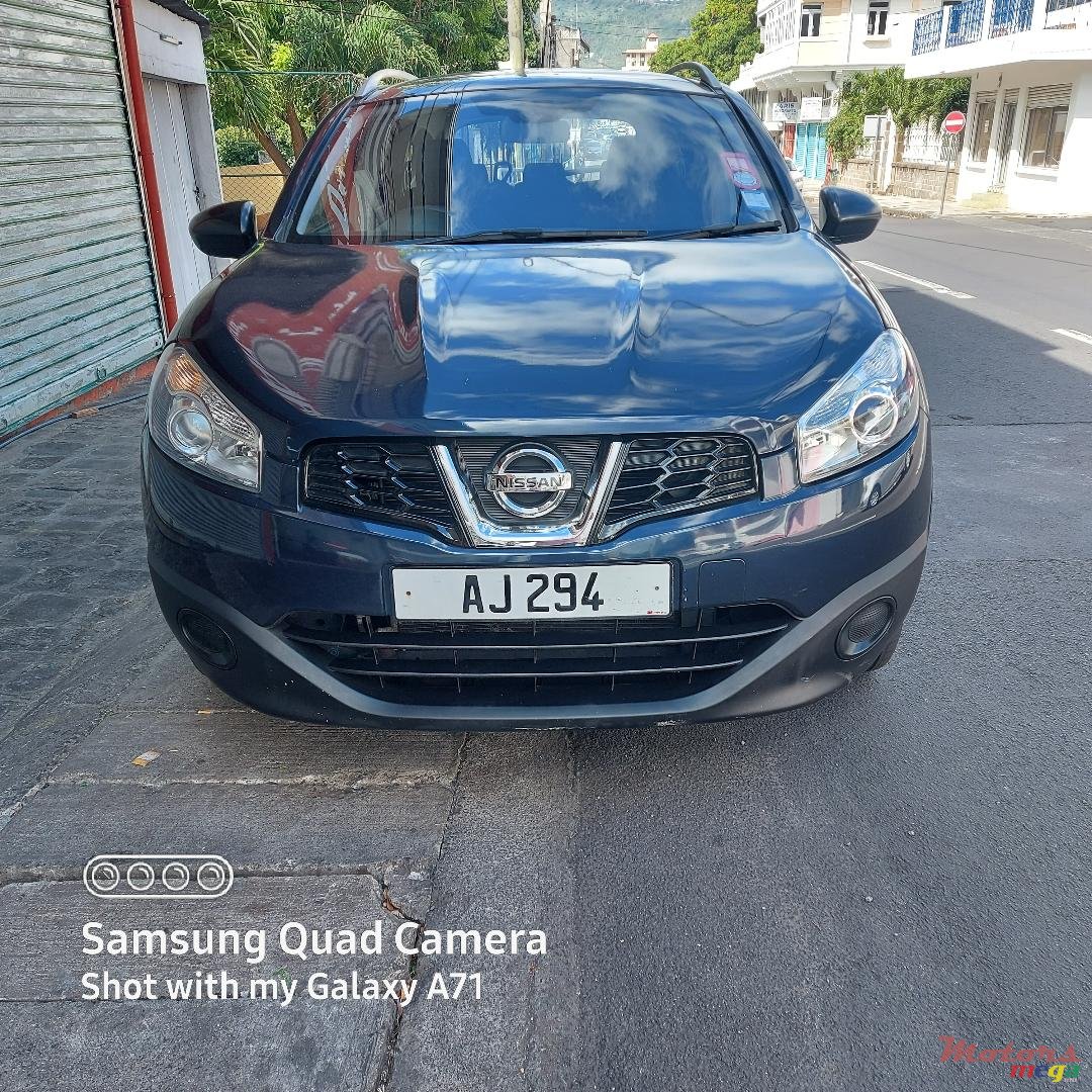 2010' Nissan photo #1