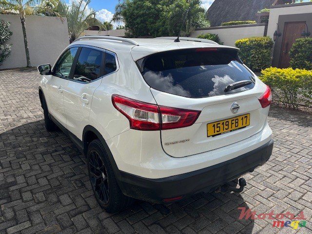 2017' Nissan Qashqai BLANCHE HATCH BACK photo #3