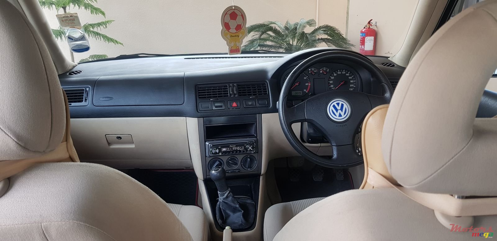 2002' Volkswagen Bora Original photo #4