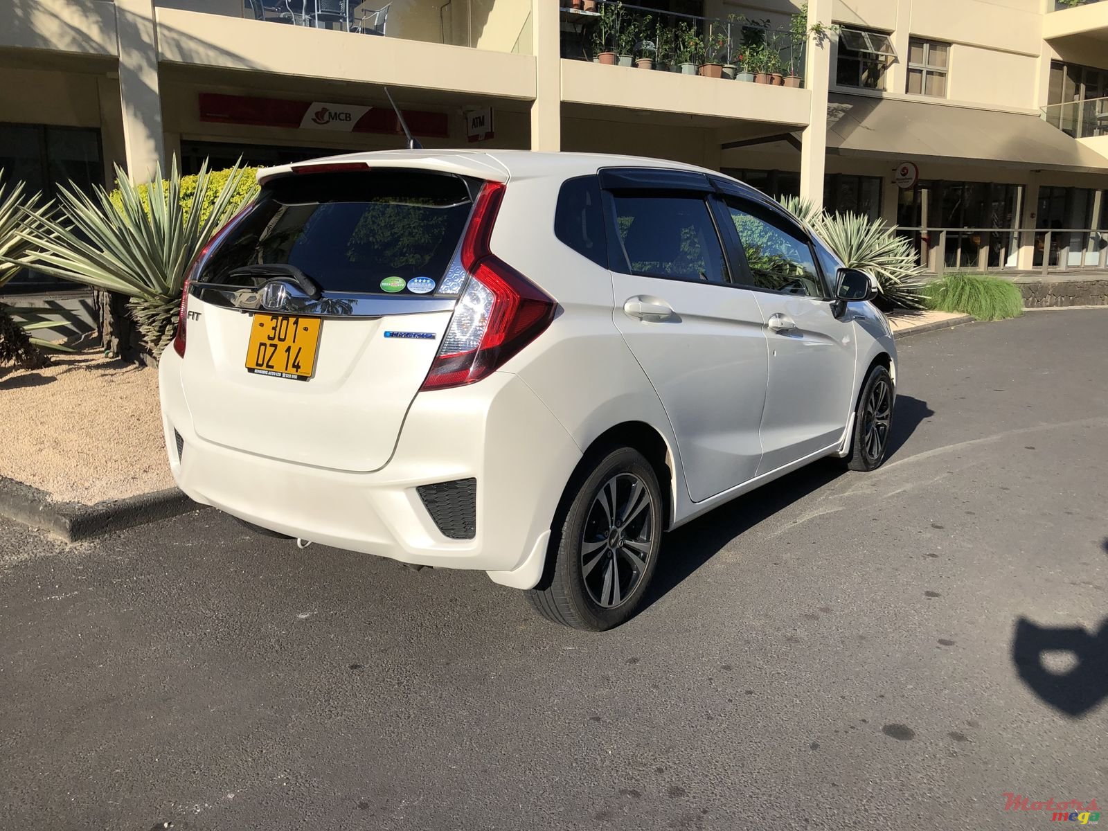 2014' Honda Fit HYBRID photo #2