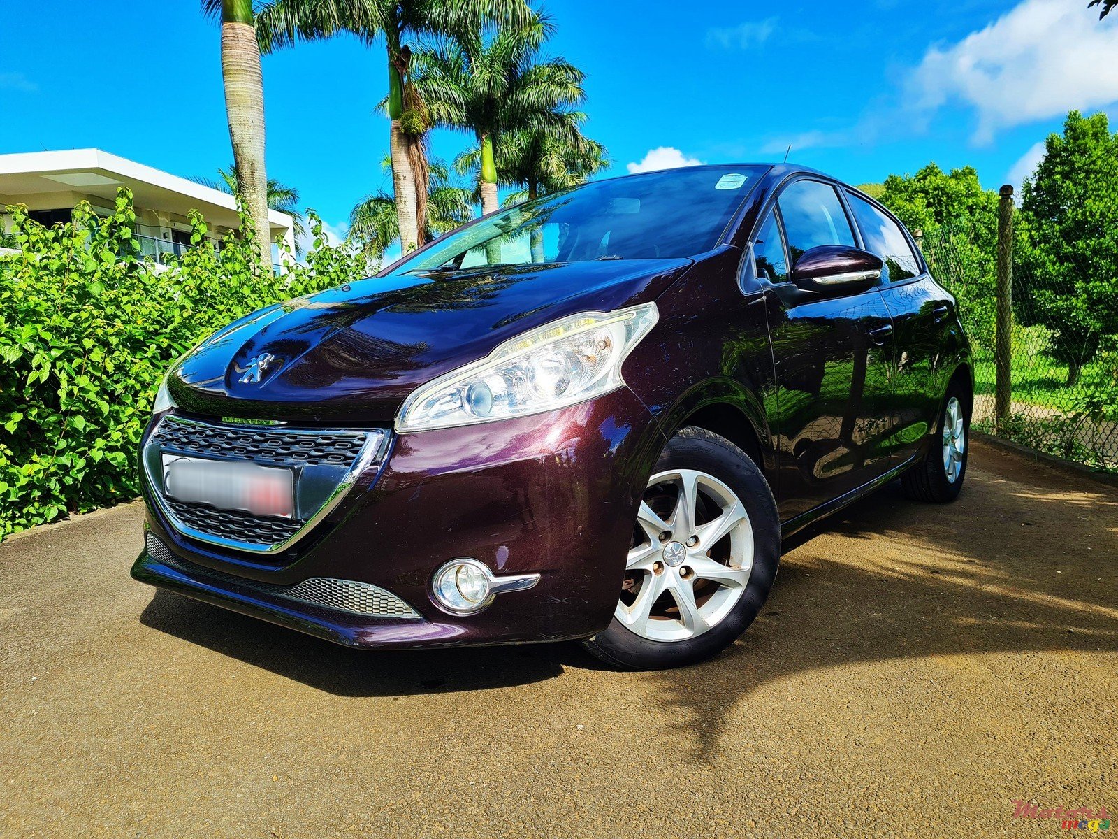 2016' Peugeot 208 1.2 photo #1