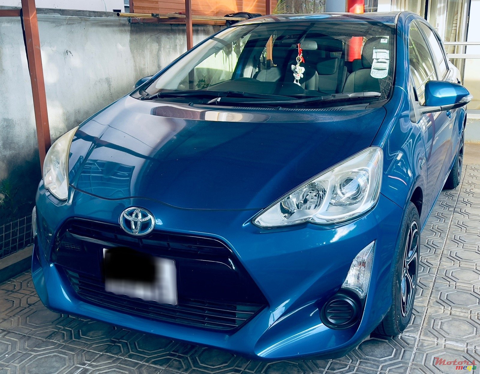 2016' Toyota Aqua photo #3