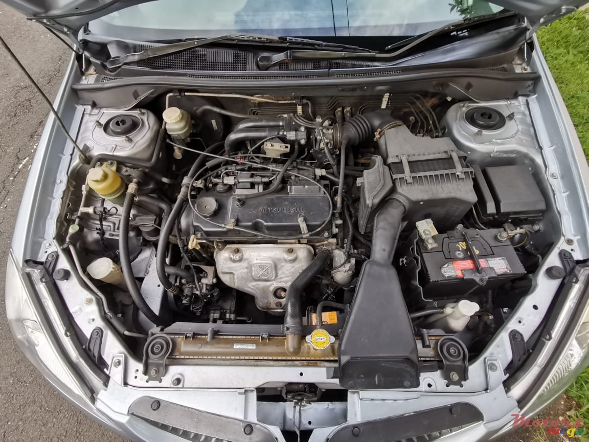 2009' Mitsubishi Lancer GLX photo #5
