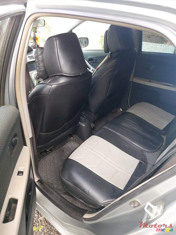 2007' Toyota Vitz photo #5