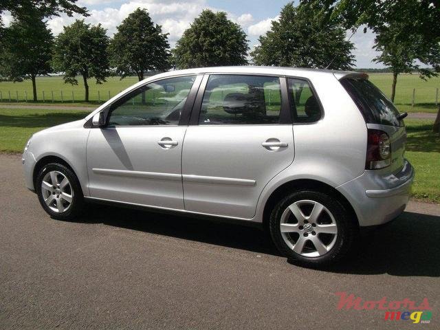 2010' Volkswagen Polo photo #2