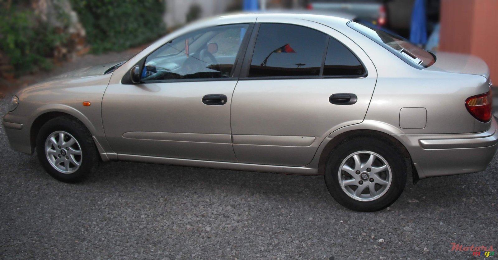 2002' Nissan Sunny photo #2