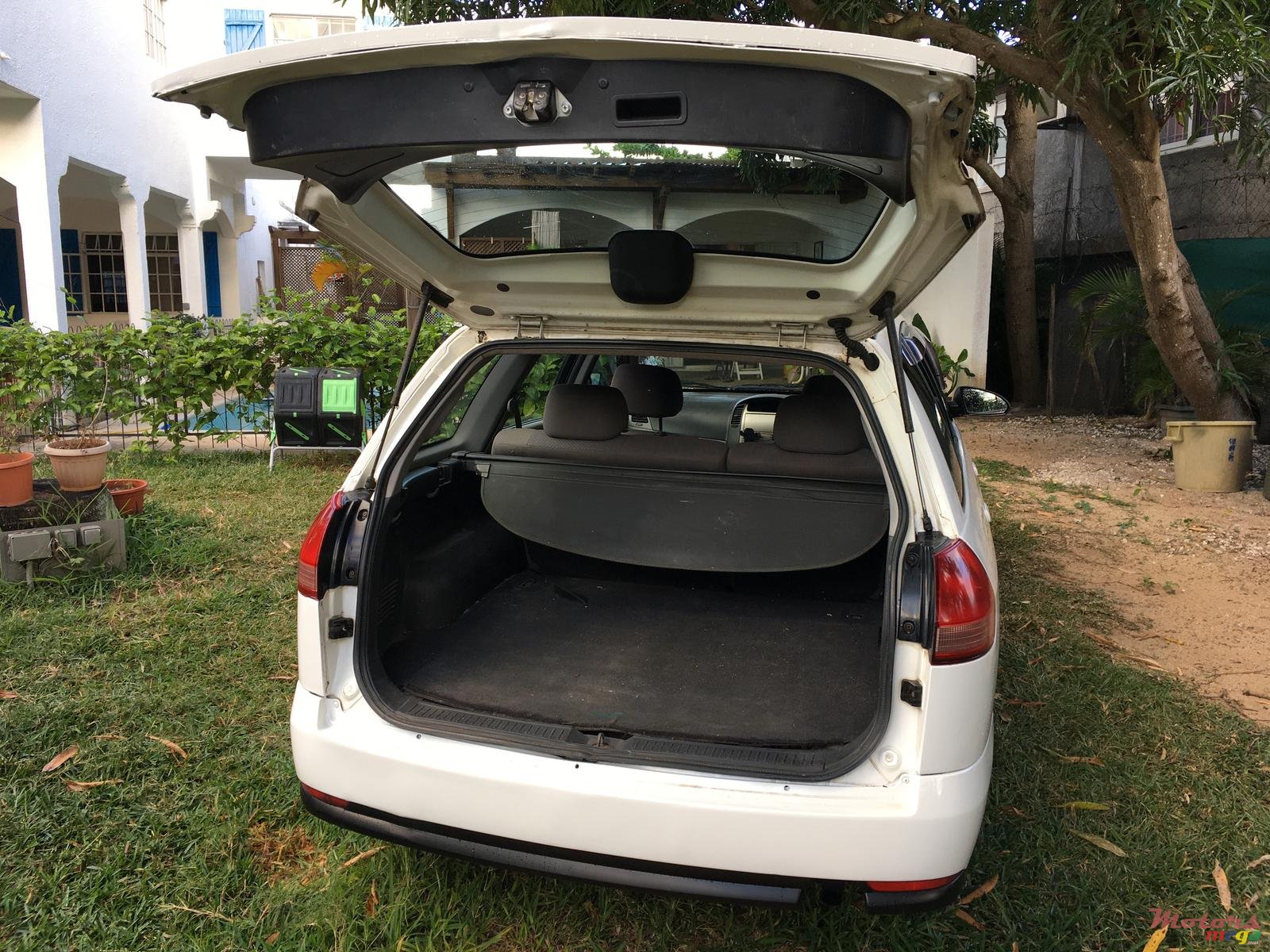 2004' Nissan photo #7