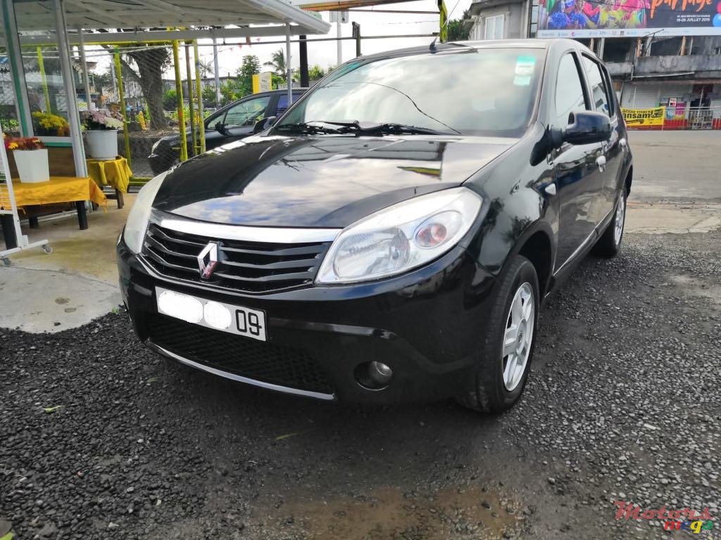 2009' Renault Sandero photo #1