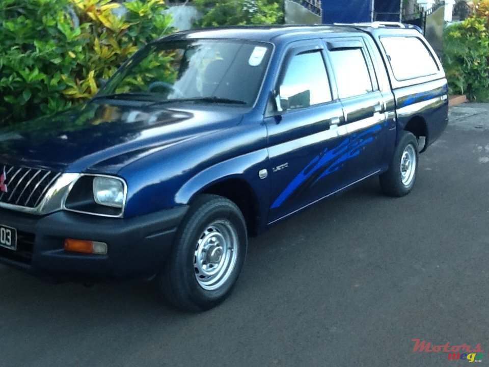 2003' Mitsubishi photo #2