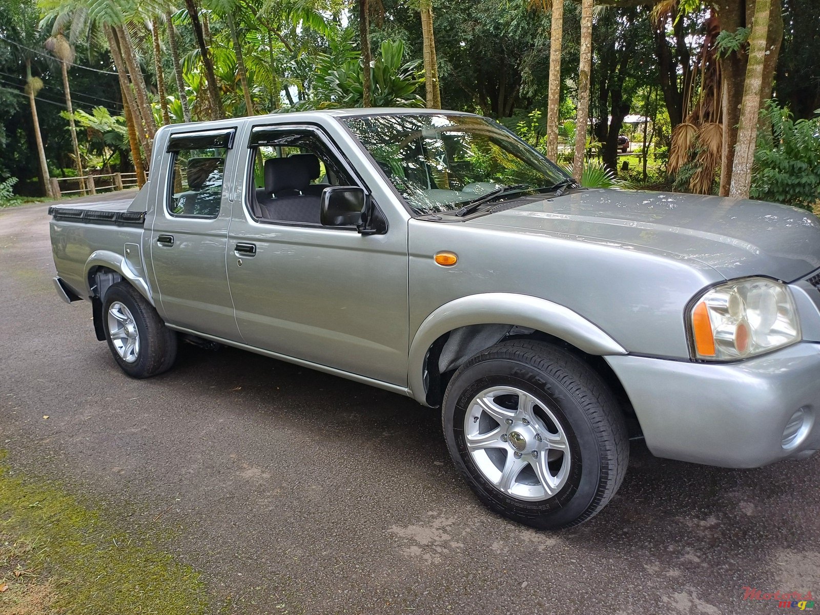 2007' Nissan Navara japan photo #2