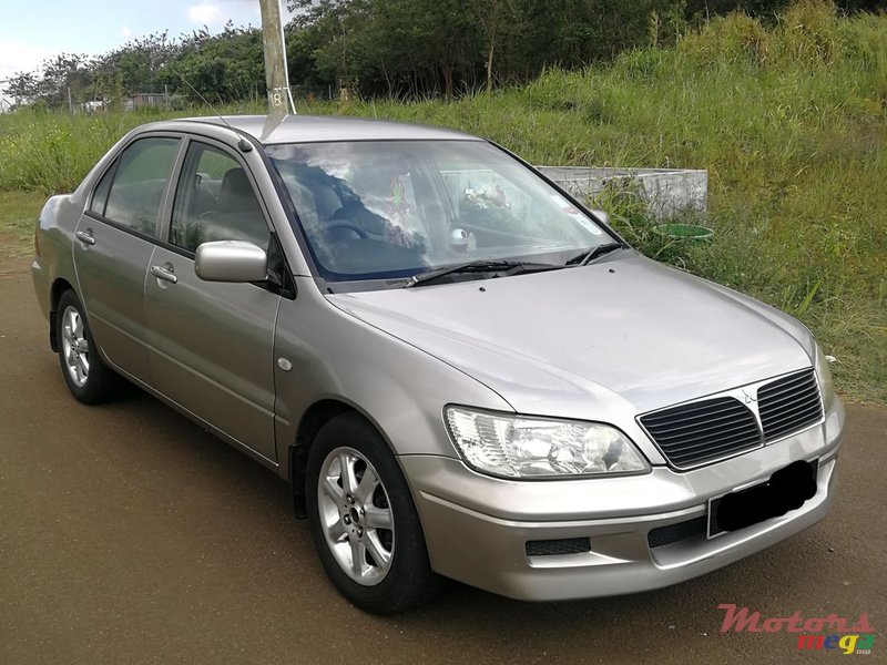 2002' Mitsubishi Lancer Cedia photo #2