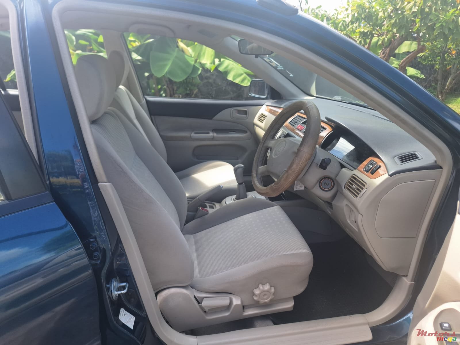 2005' Mitsubishi Lancer photo #3