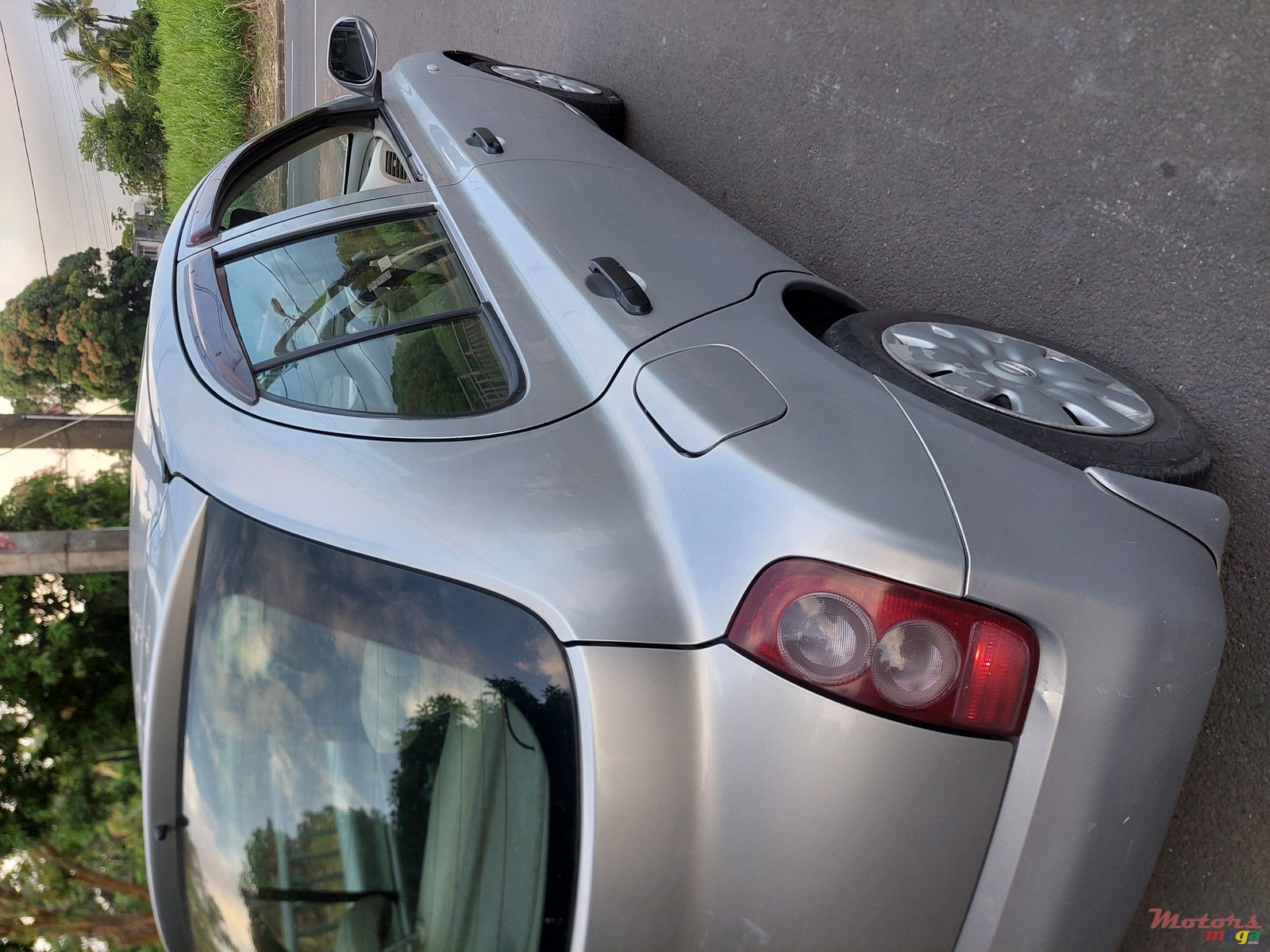 2002' Nissan photo #3