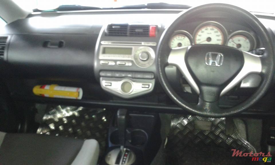 2006' Honda Fit photo #4