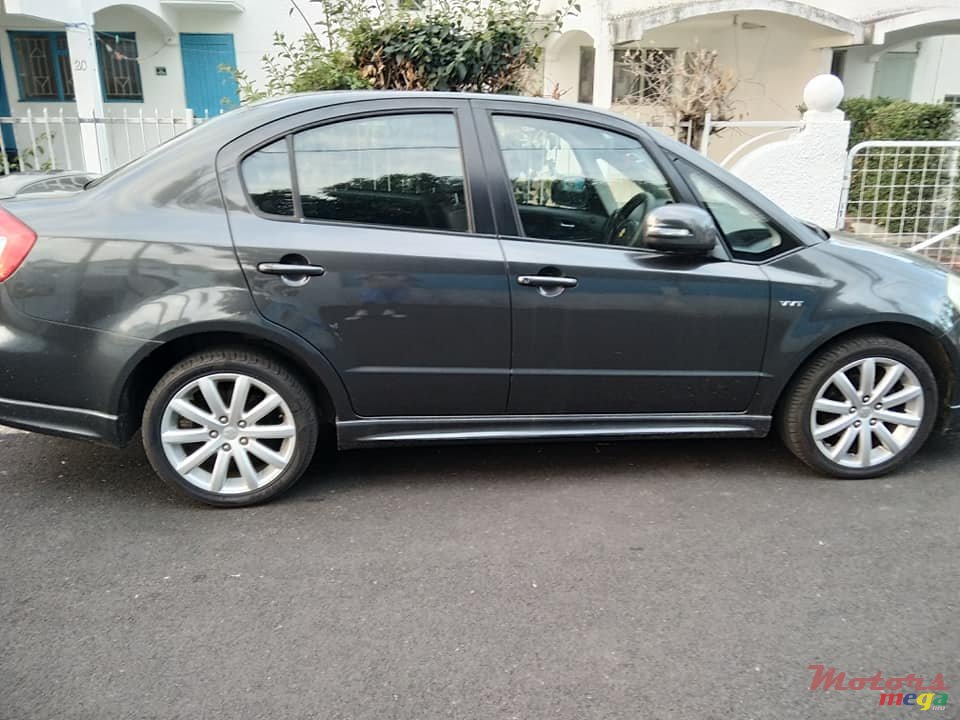 2011' Suzuki SX4 photo #5