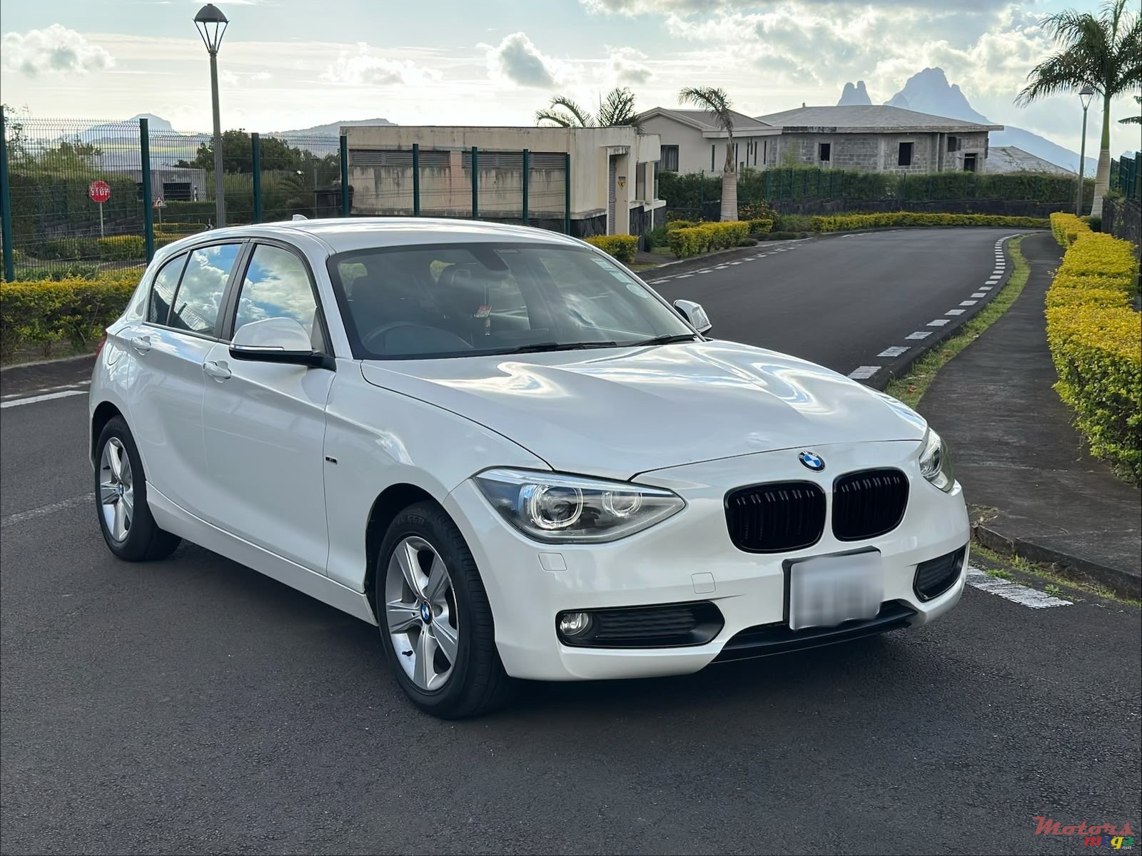 2015' BMW 116i photo #1