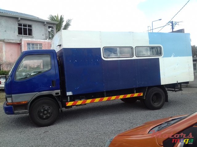 2007' Mitsubishi Canter Truck photo #4
