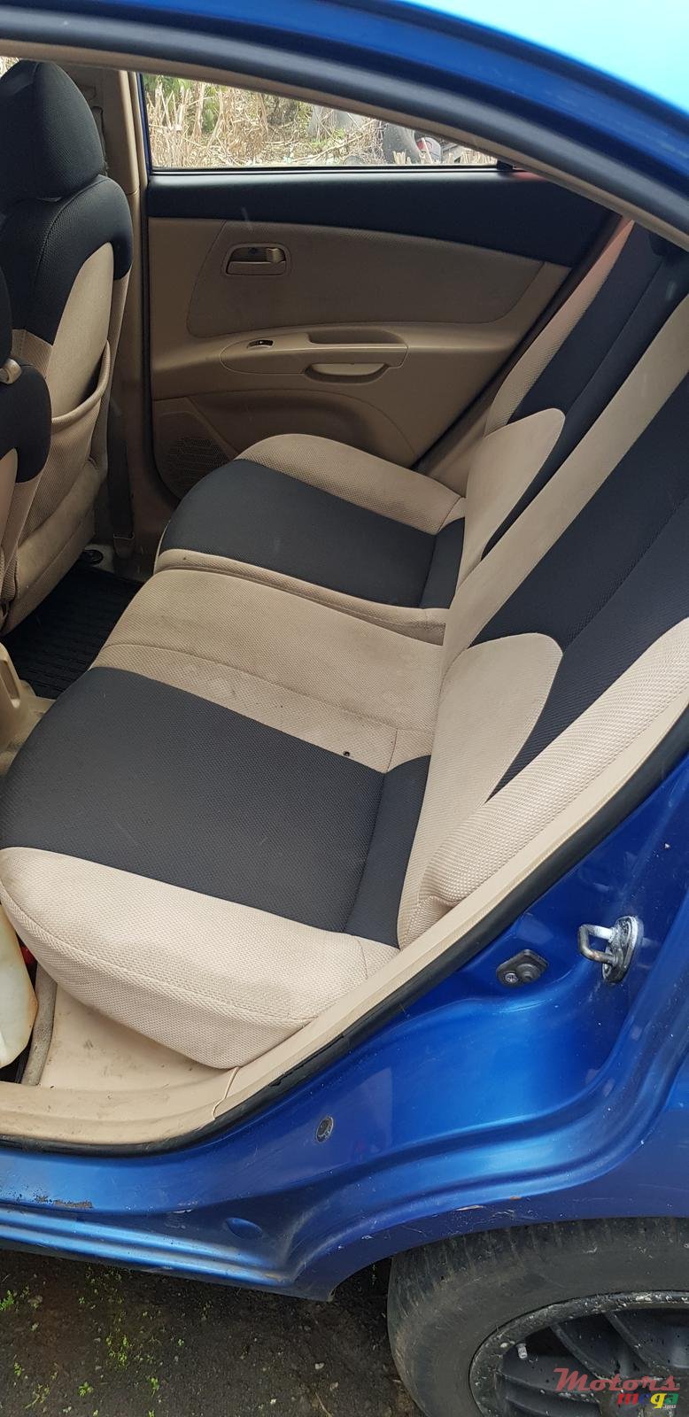 2005' Kia Rio photo #1